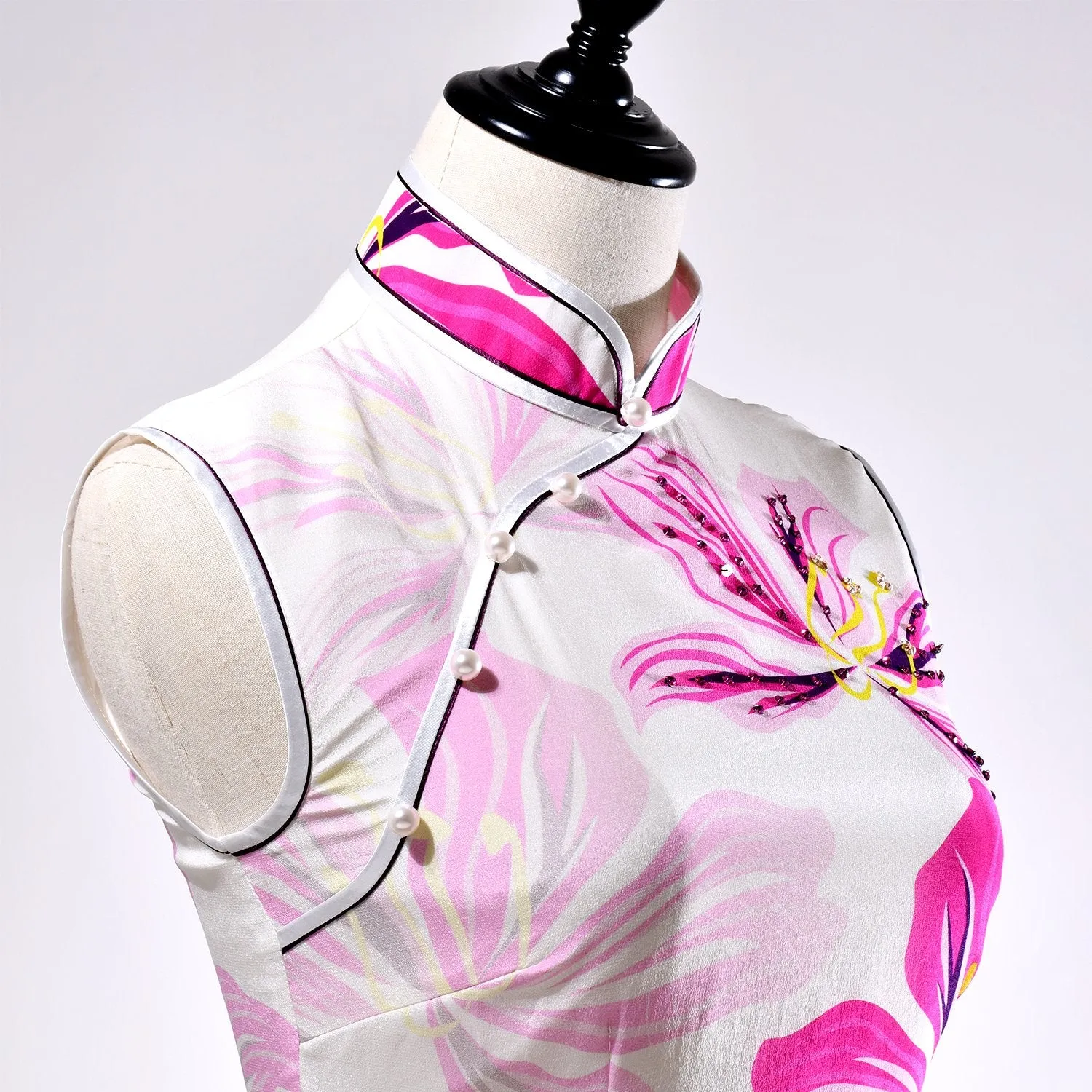 【BAUHINIA】100% Silk Cheongsam (Sleeveless / Regular Fit)