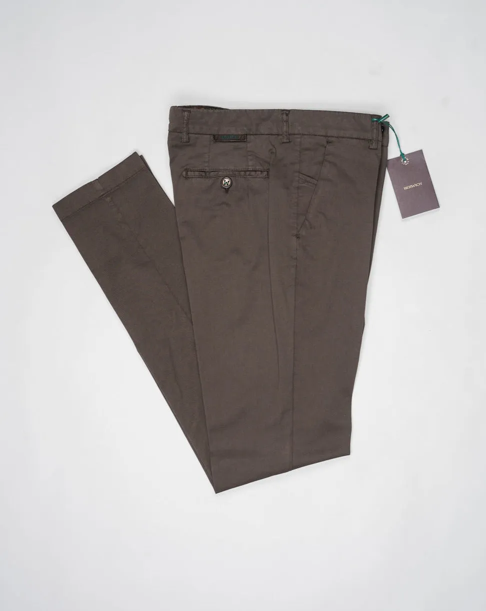 Berwich Morello Garment Dyed Cotton & Silk Chinos / Moro