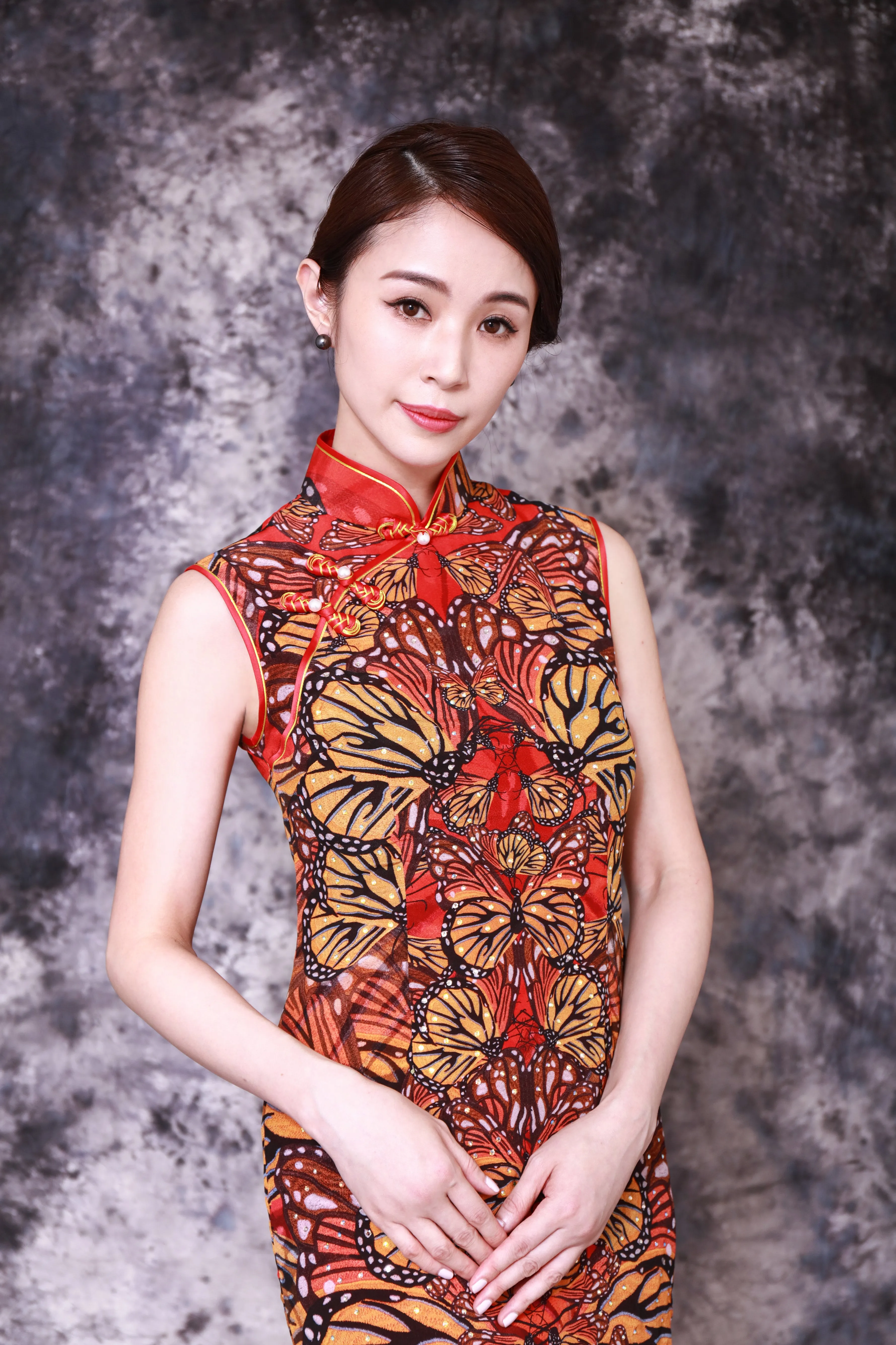 【BUTTERFLY】100% Silk Crystal Cheongsam (Sleeveless)