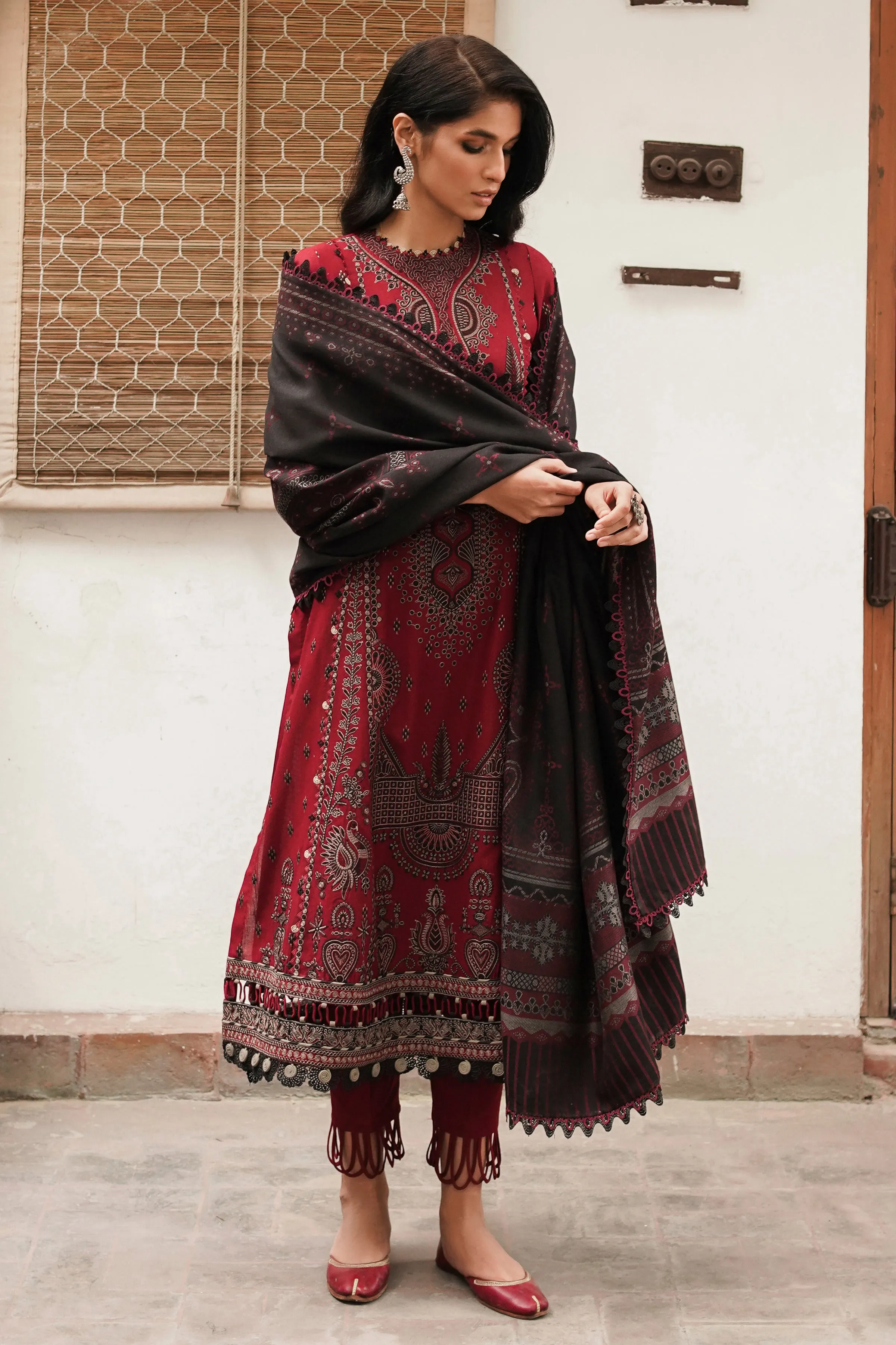 EMBROIDERED SLUB KHADDAR UW-0075