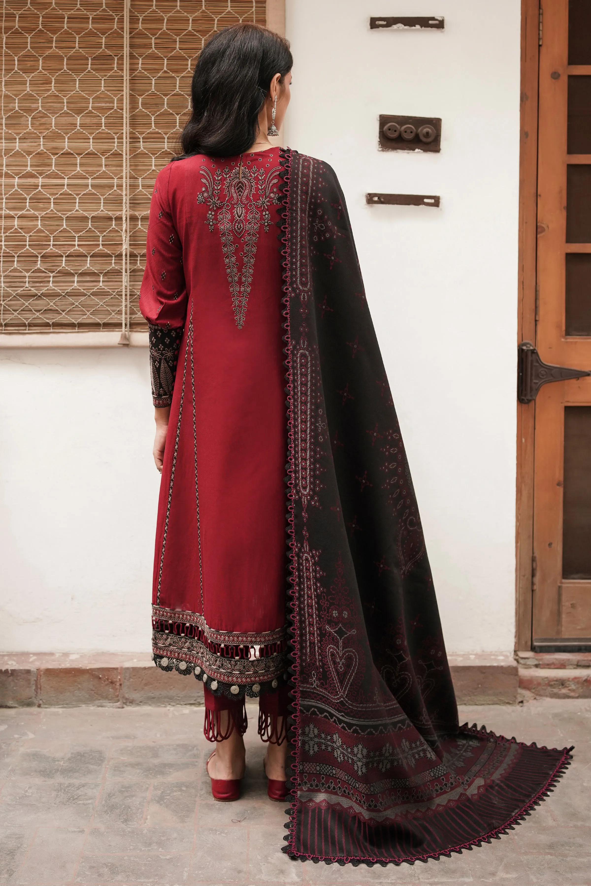 EMBROIDERED SLUB KHADDAR UW-0075