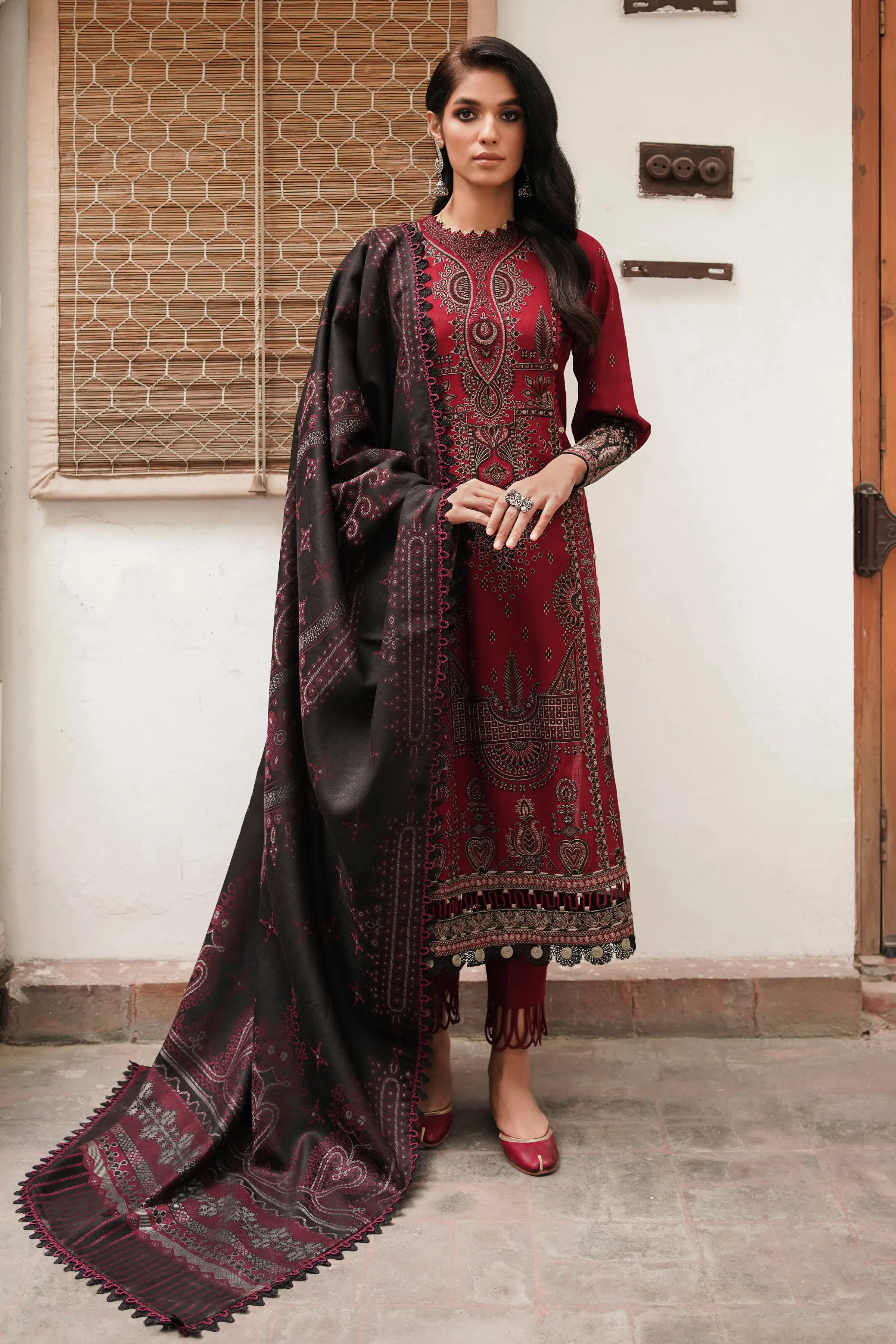 EMBROIDERED SLUB KHADDAR UW-0075