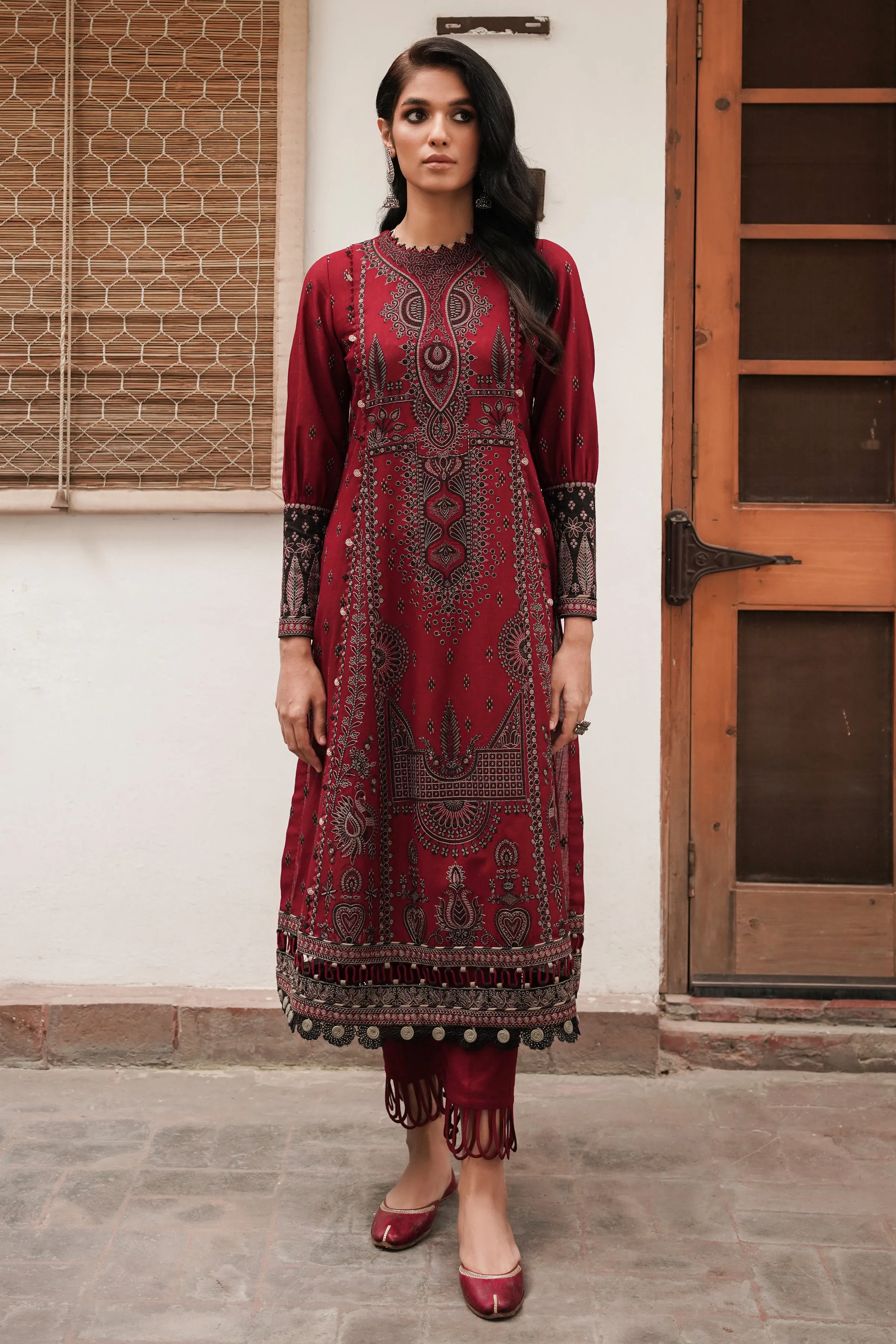 EMBROIDERED SLUB KHADDAR UW-0075