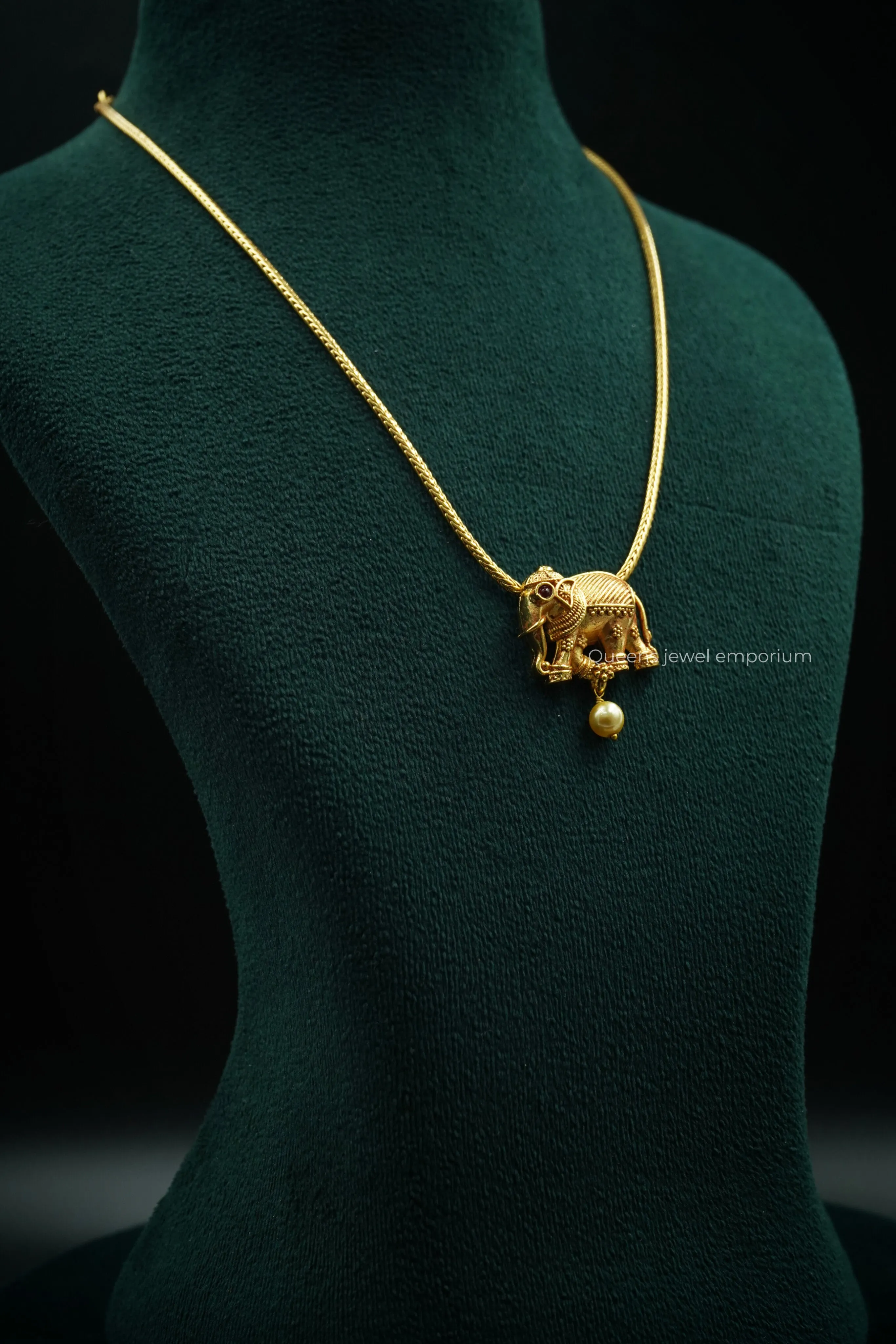 ESHANPUTRA  NECKLACE